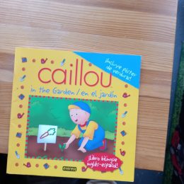 Caillou in the Garden/ en el Jardin